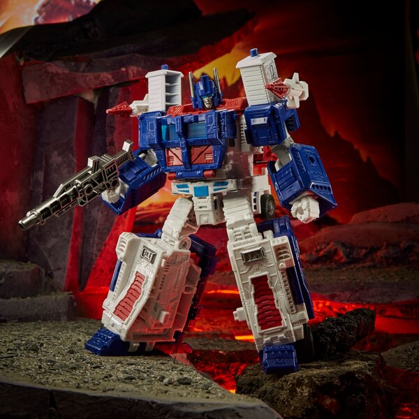 Transformers Kingdom Ultra Magnus  (21 of 30)